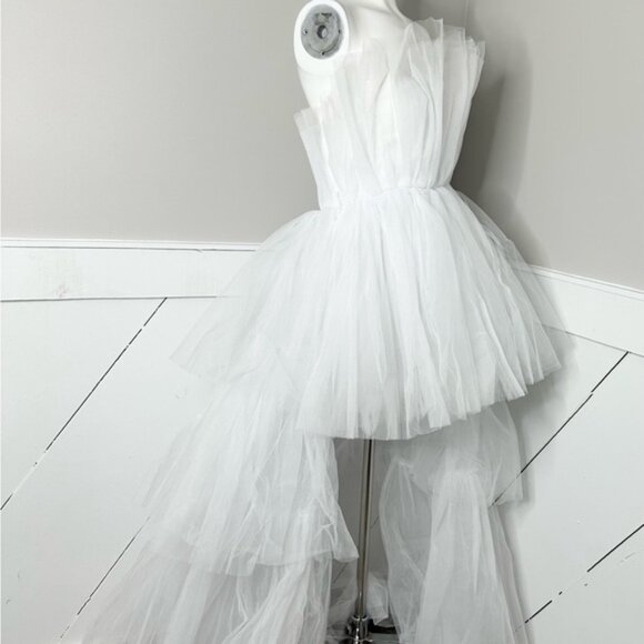 FASHION NOVA WHITE TULLE DRESS- PRELOVED- MEDIUM - Picture 3 of 9